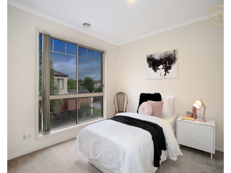 17/12 Grant Close, Berwick VIC 3806