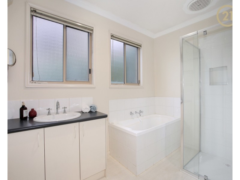 17/12 Grant Close, Berwick VIC 3806
