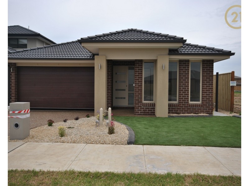 32 Speargrass Close, Clyde North VIC 3978