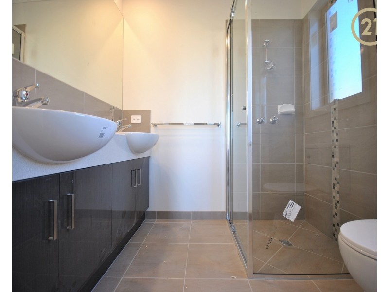 32 Speargrass Close, Clyde North VIC 3978