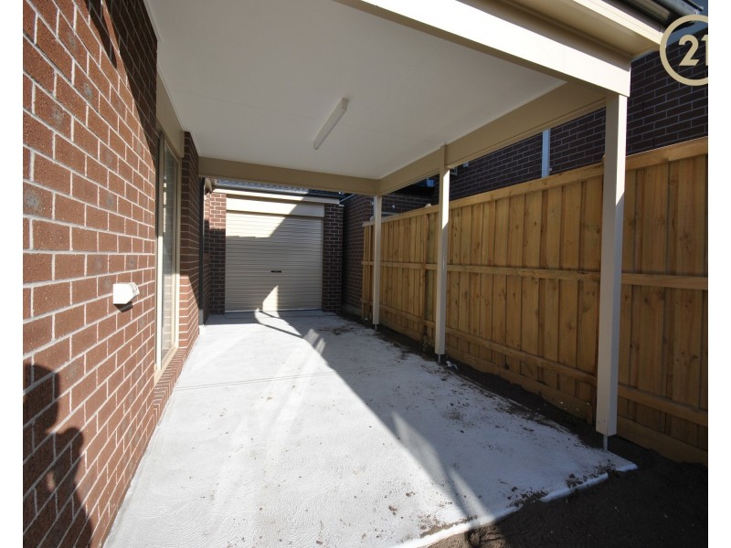 32 Speargrass Close, Clyde North VIC 3978