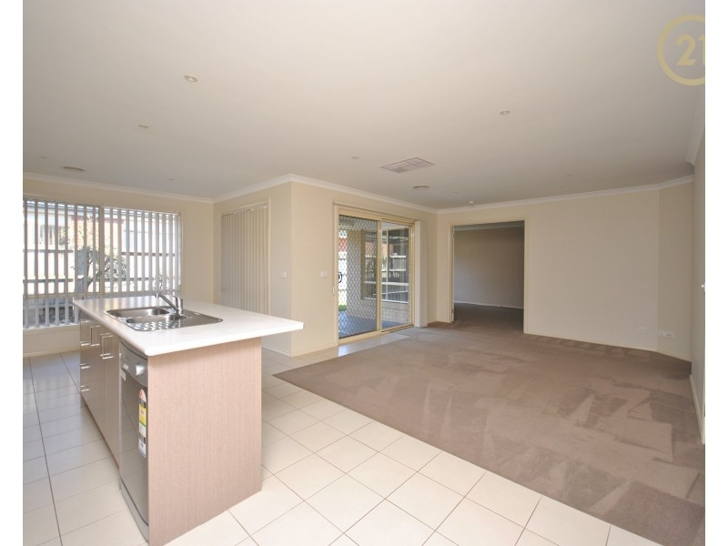 10 Ned Street, Cranbourne East VIC 3977