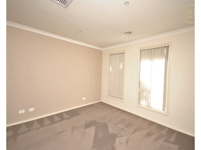 10 Ned Street, Cranbourne East VIC 3977