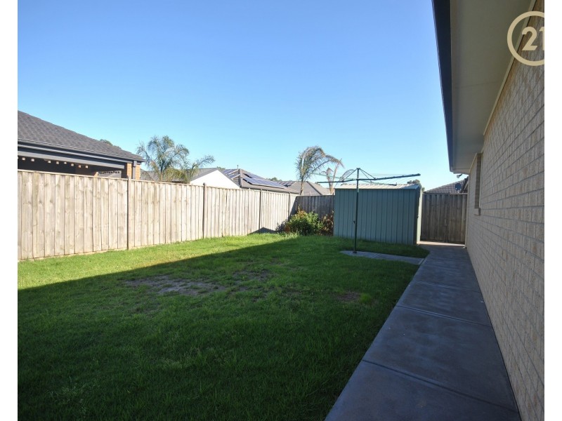 10 Ned Street, Cranbourne East VIC 3977