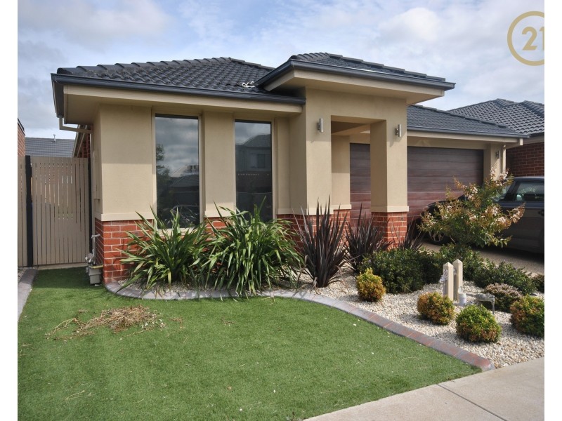 29  Springbrook Drive, Clyde North VIC 3978