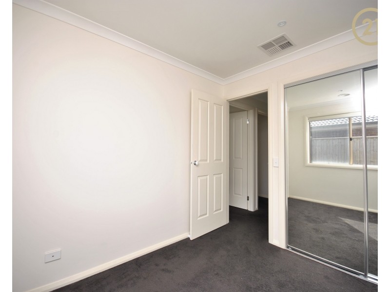 29  Springbrook Drive, Clyde North VIC 3978