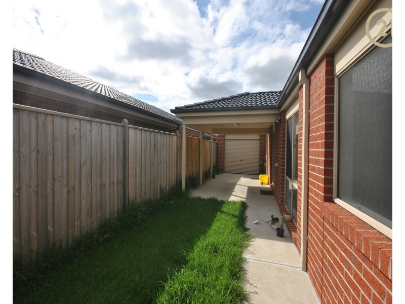 29  Springbrook Drive, Clyde North VIC 3978