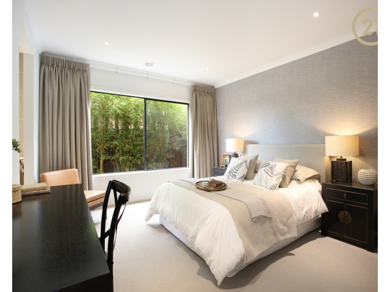 44 Flowerbloom Crescent, Clyde North VIC 3978