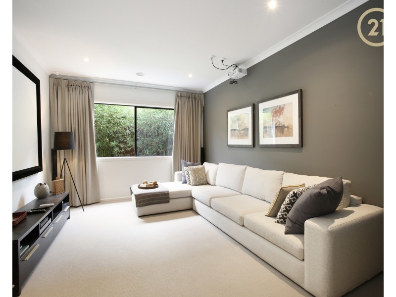 44 Flowerbloom Crescent, Clyde North VIC 3978