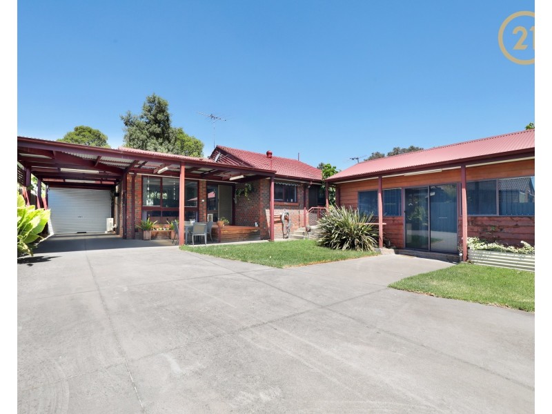 18 Selkirk Court, Berwick VIC 3806