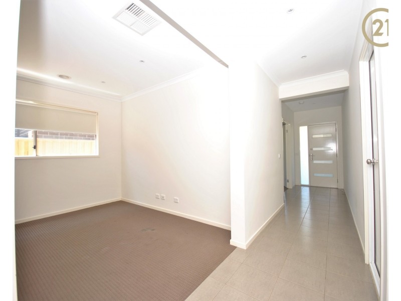 5 Wheelwright Street, Clyde North VIC 3978