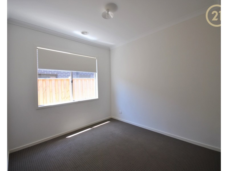 5 Wheelwright Street, Clyde North VIC 3978