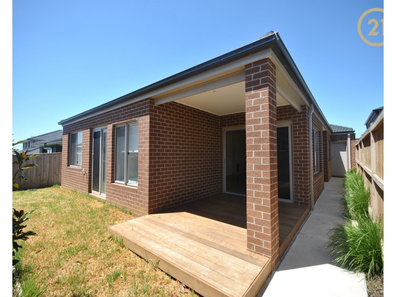 5 Wheelwright Street, Clyde North VIC 3978