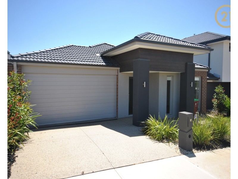 5 Wheelwright Street, Clyde North VIC 3978