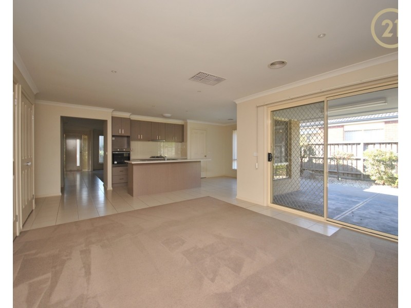 10 Ned Street, Cranbourne East VIC 3977