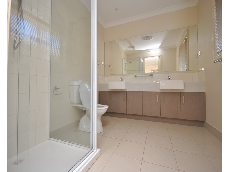 10 Ned Street, Cranbourne East VIC 3977