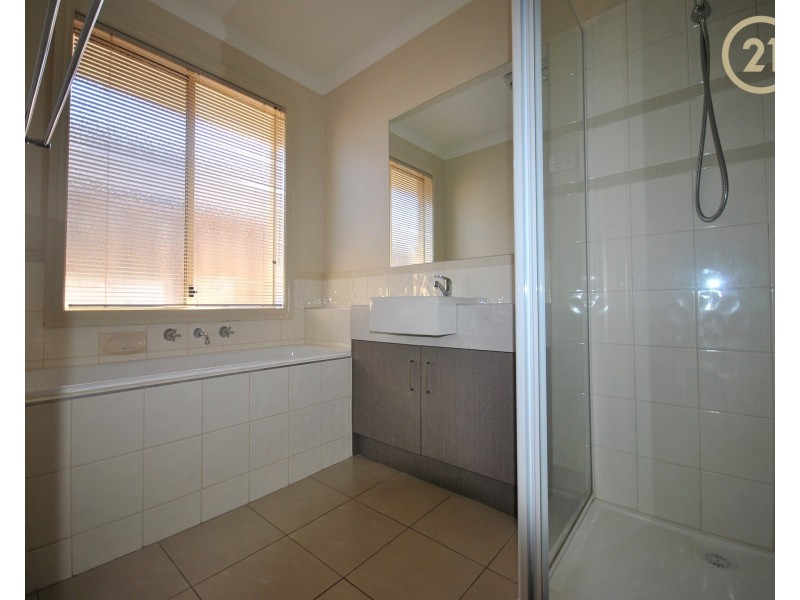 10 Ned Street, Cranbourne East VIC 3977