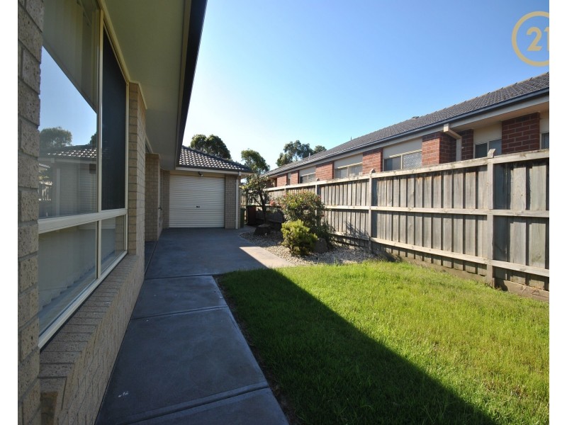 10 Ned Street, Cranbourne East VIC 3977