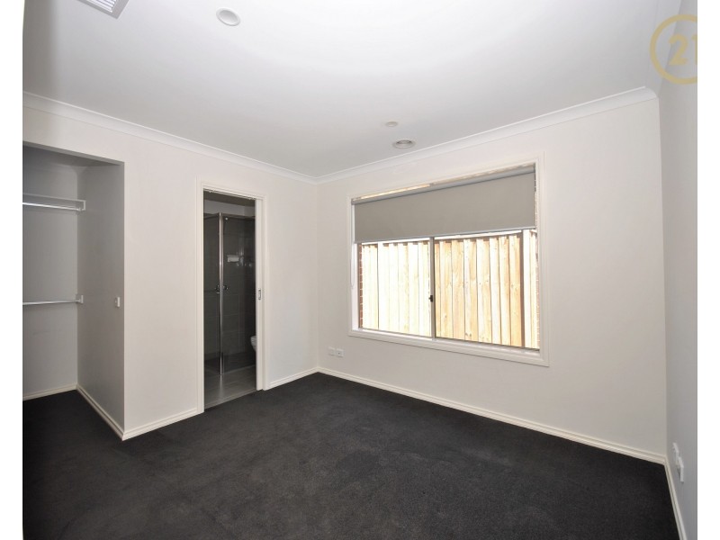 5 Cups Court, Clyde North VIC 3978