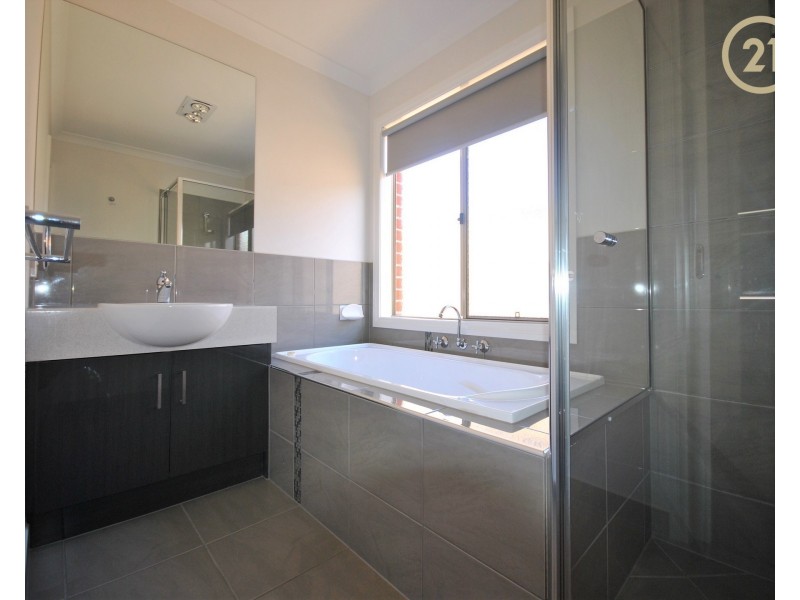 5 Cups Court, Clyde North VIC 3978