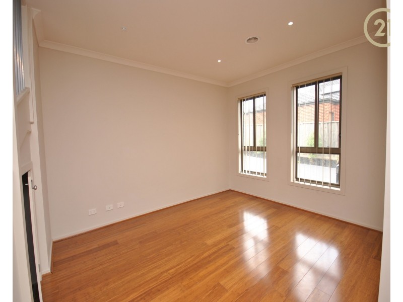 2/63 Soldiers Road, Berwick VIC 3806