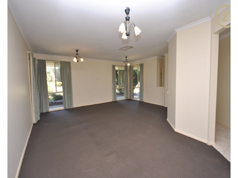 40 Ryan Road, Pakenham VIC 3810
