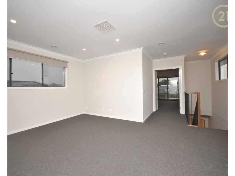 23 Pebblestone Circuit, Clyde North VIC 3978