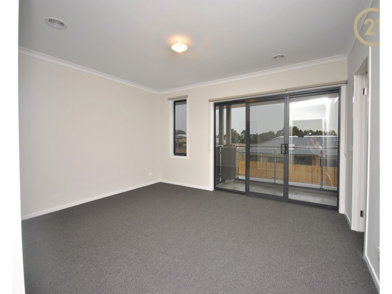 23 Pebblestone Circuit, Clyde North VIC 3978