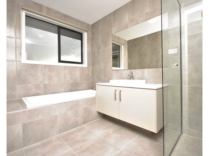 23 Pebblestone Circuit, Clyde North VIC 3978