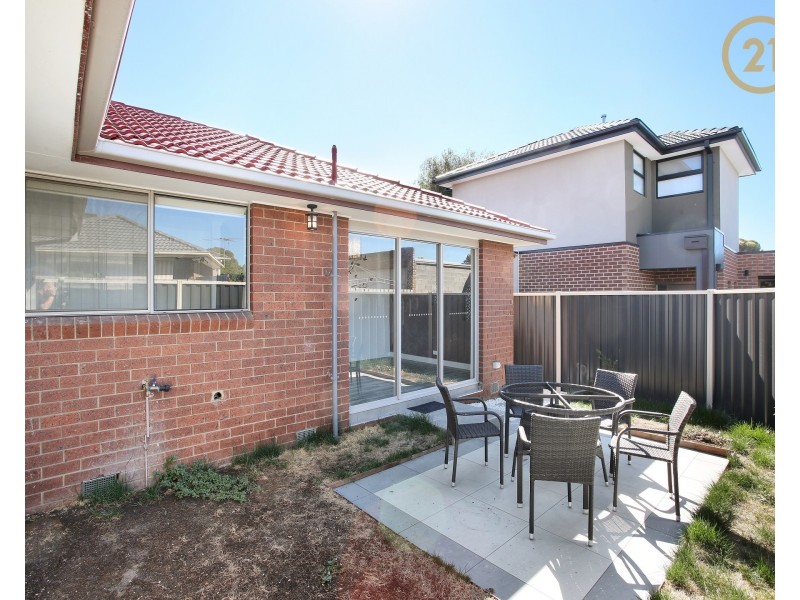 1/56 Essex Park Drive, Endeavour Hills VIC 3802