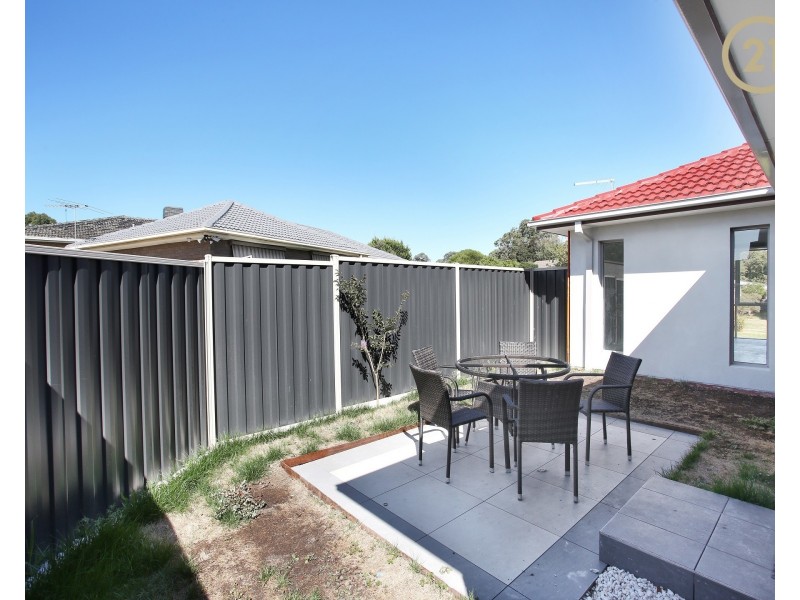 1/56 Essex Park Drive, Endeavour Hills VIC 3802