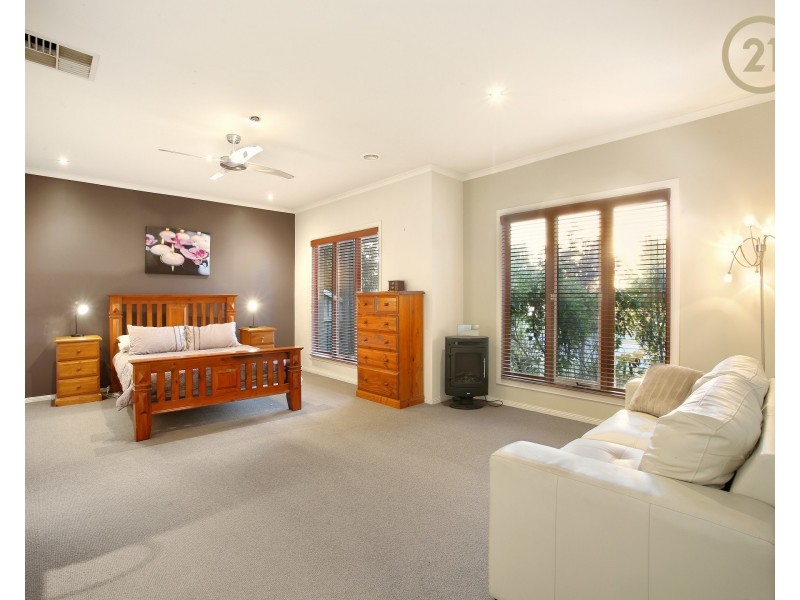 4 Moondarra Drive, Berwick VIC 3806