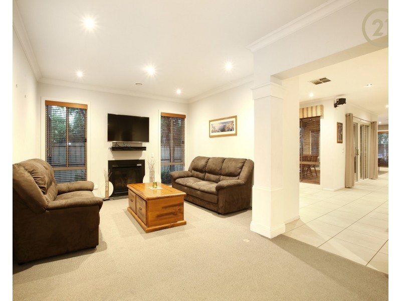 4 Moondarra Drive, Berwick VIC 3806