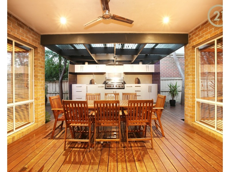 4 Moondarra Drive, Berwick VIC 3806