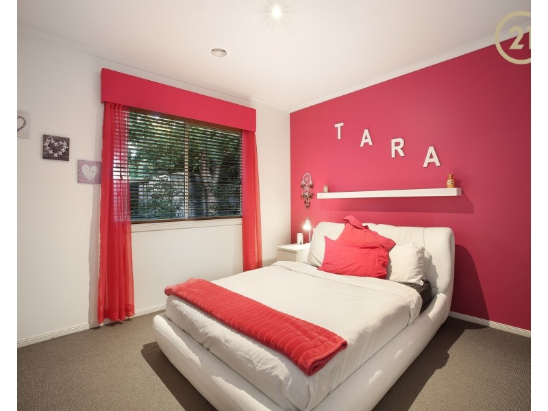 4 Moondarra Drive, Berwick VIC 3806