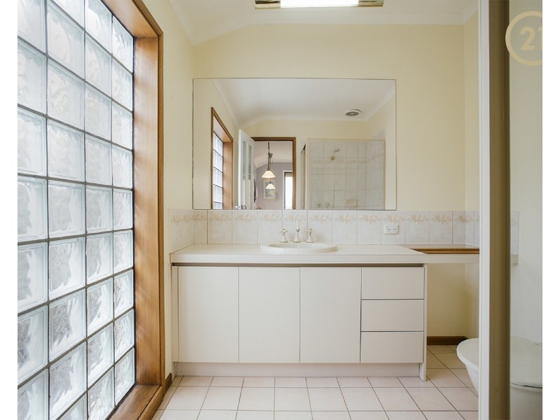 74 Avebury Drive, Berwick VIC 3806