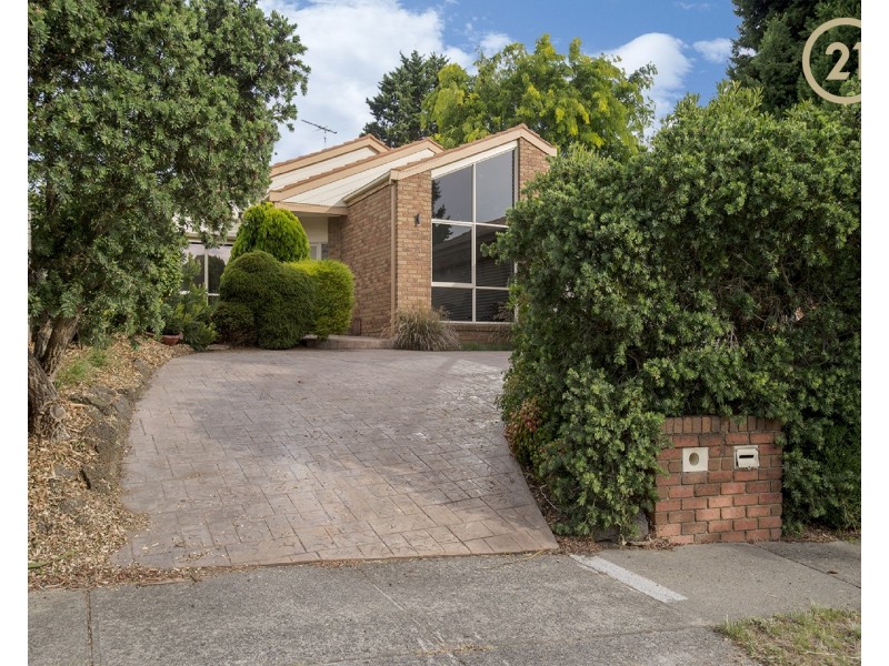 74 Avebury Drive, Berwick VIC 3806