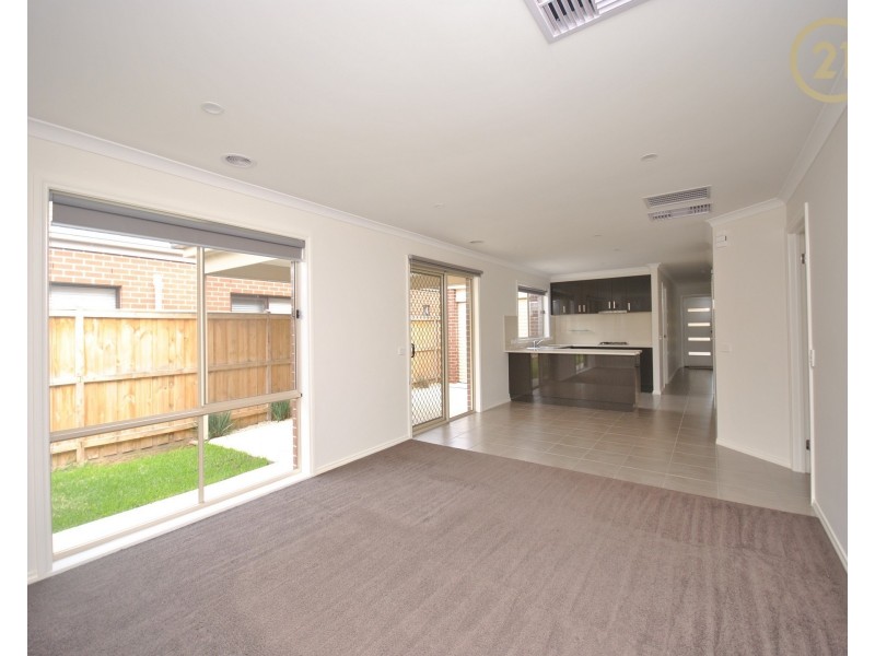 18 Yandra Street, Clyde North VIC 3978