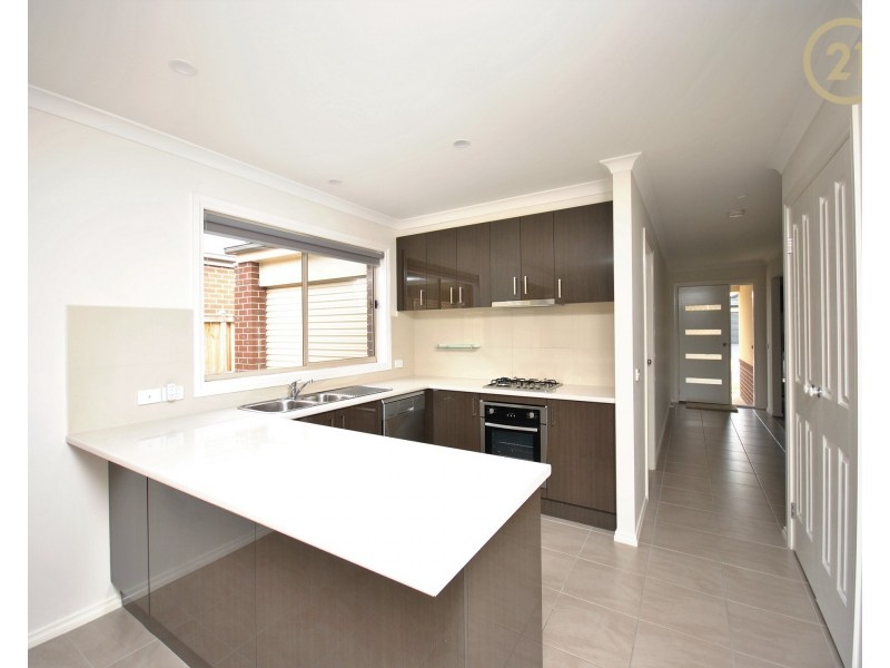 18 Yandra Street, Clyde North VIC 3978