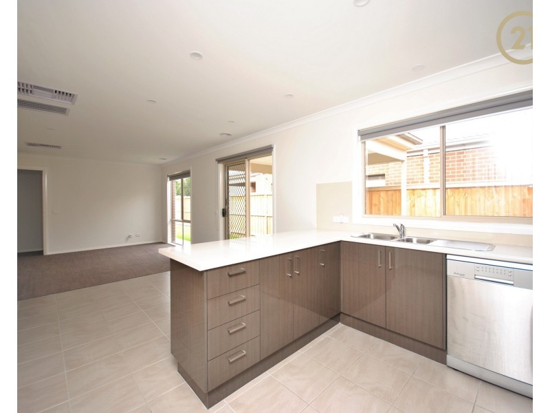 18 Yandra Street, Clyde North VIC 3978