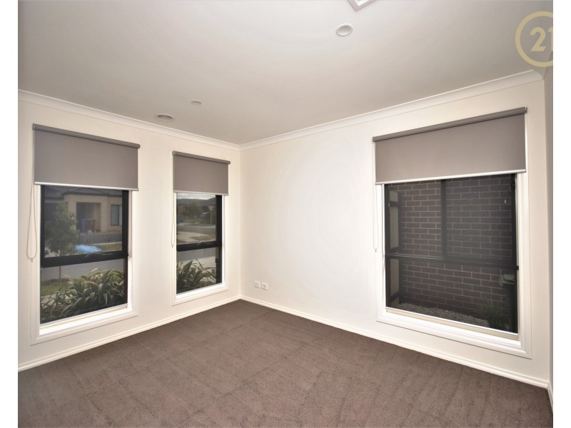 18 Yandra Street, Clyde North VIC 3978