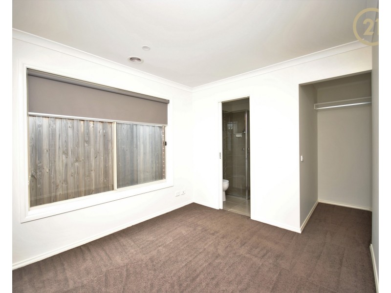 18 Yandra Street, Clyde North VIC 3978