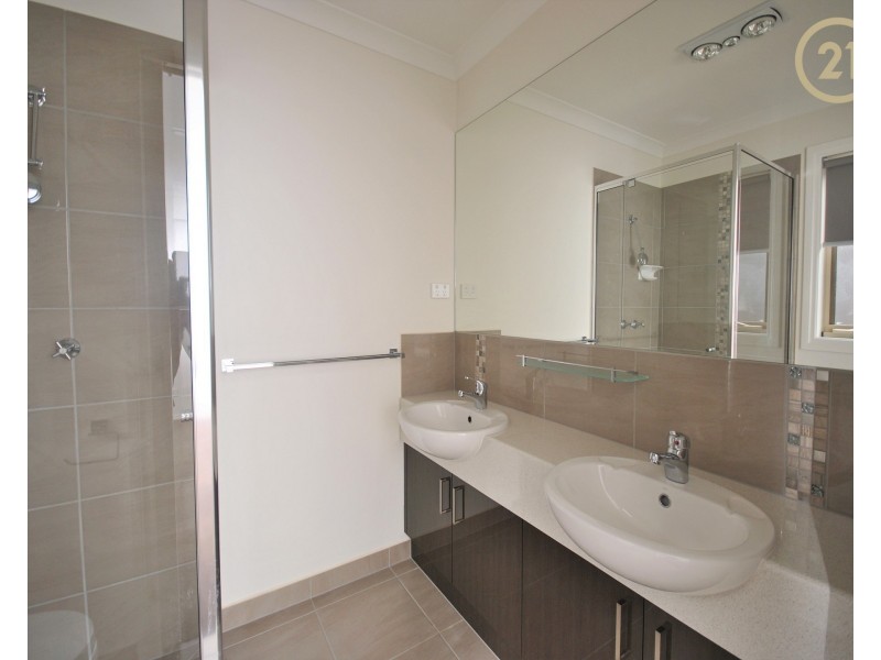 18 Yandra Street, Clyde North VIC 3978