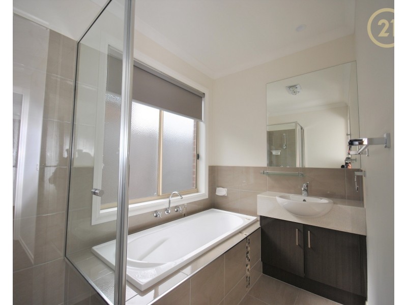 18 Yandra Street, Clyde North VIC 3978