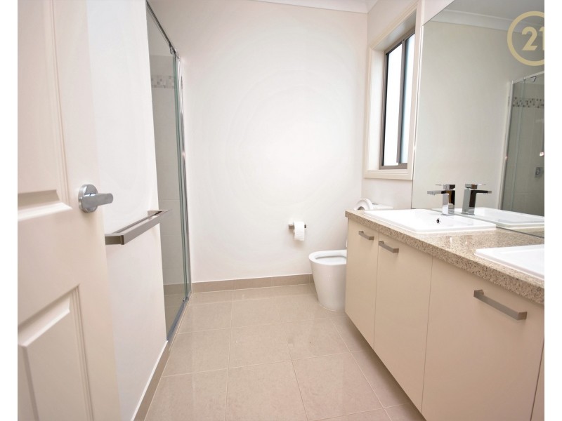 186 Wheelers Park Drive, Cranbourne North VIC 3977