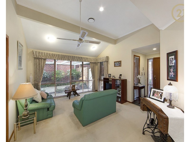 16  Adelaide Close, Berwick VIC 3806