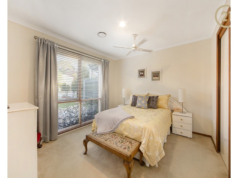 16  Adelaide Close, Berwick VIC 3806