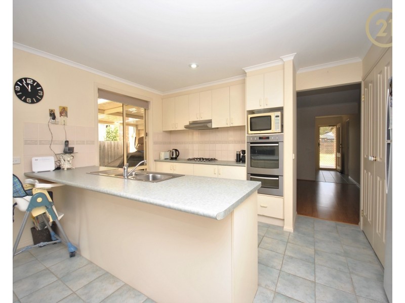 6 Regent Close, Berwick VIC 3806