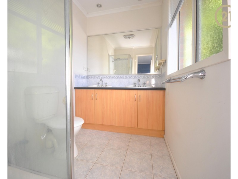 20 Charles Condor Place, Berwick VIC 3806