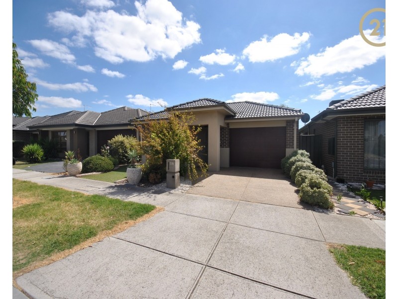 28 Chantenay Parade, Cranbourne North VIC 3977